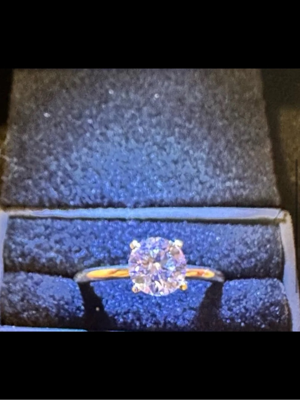 Solitaire 1CT Round lab grown diamond engagement ring
